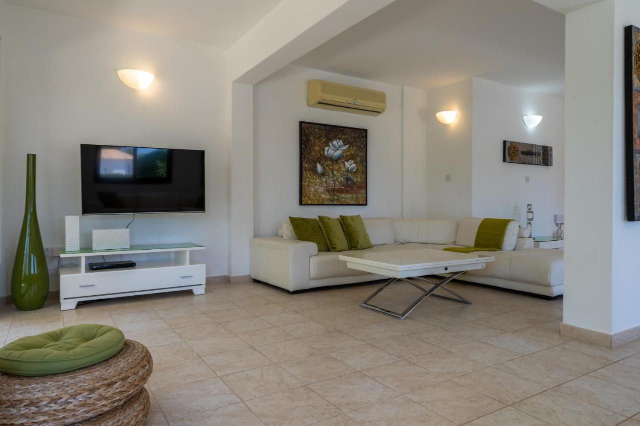 Lime 3-Bedroom Villa In 프로타라스 외부 사진