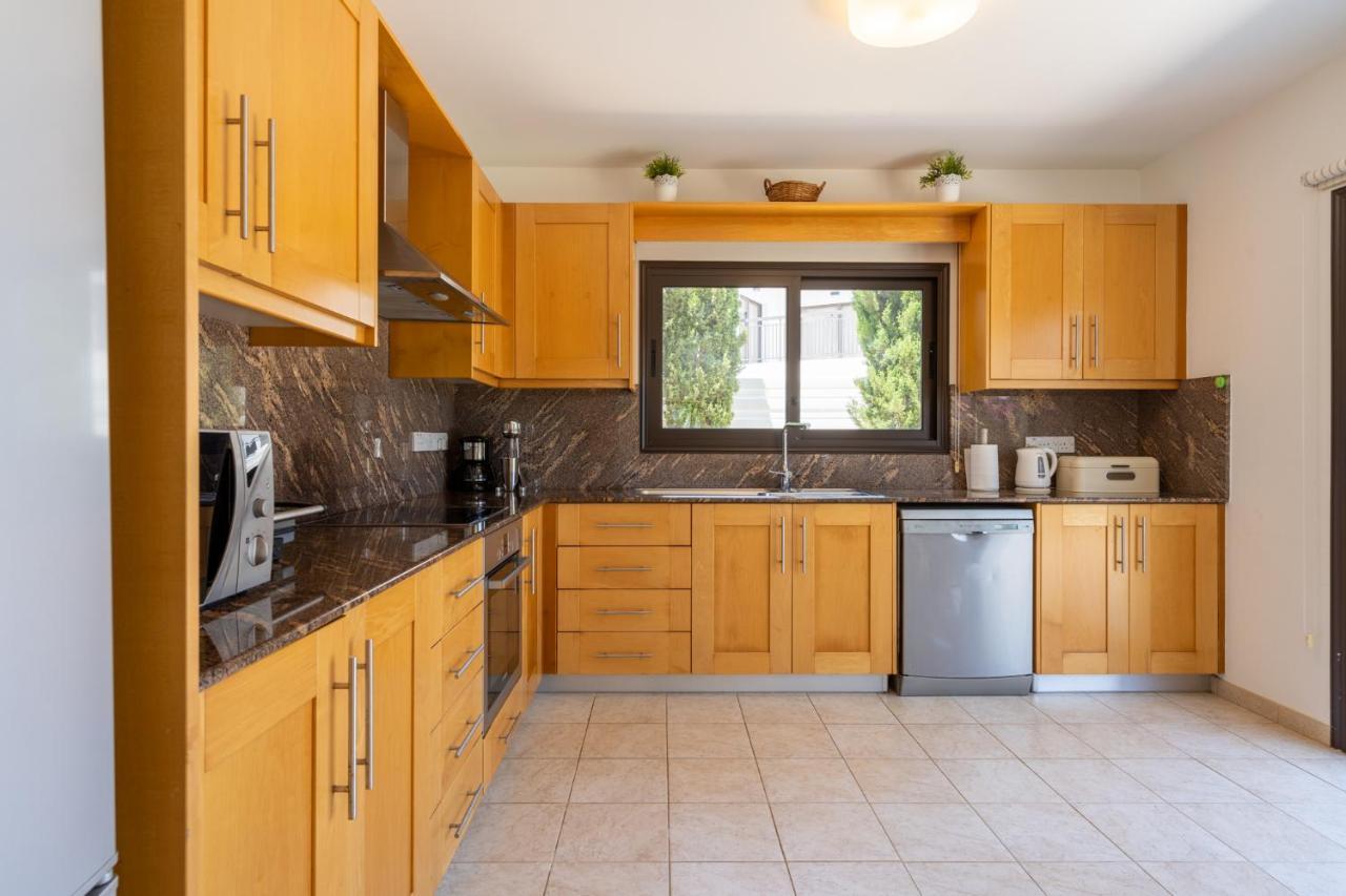 Lime 3-Bedroom Villa In 프로타라스 외부 사진