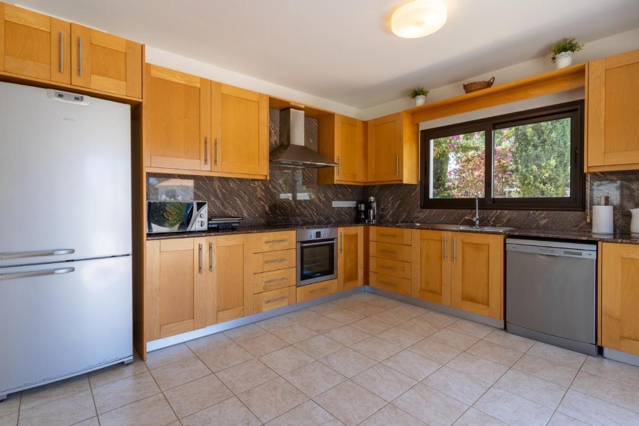 Lime 3-Bedroom Villa In 프로타라스 외부 사진